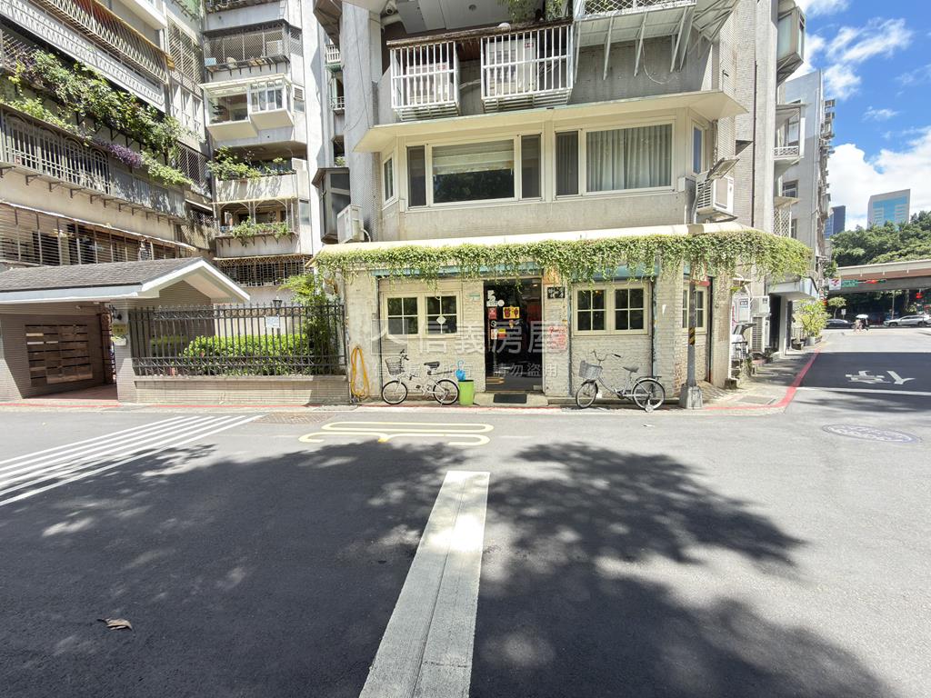 現成收租！面公園餐飲金店房屋室內格局與周邊環境