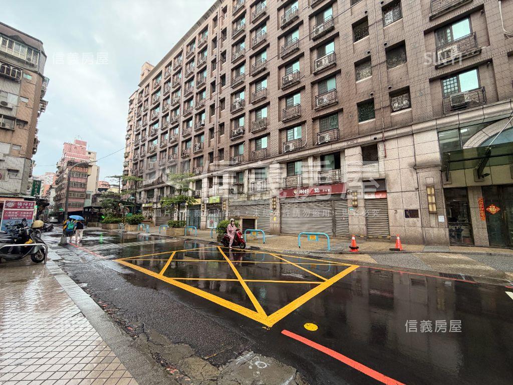 世紀凱悅三房車位房屋室內格局與周邊環境