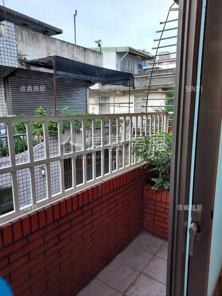 慈文國中旁文青美透天房屋室內格局與周邊環境