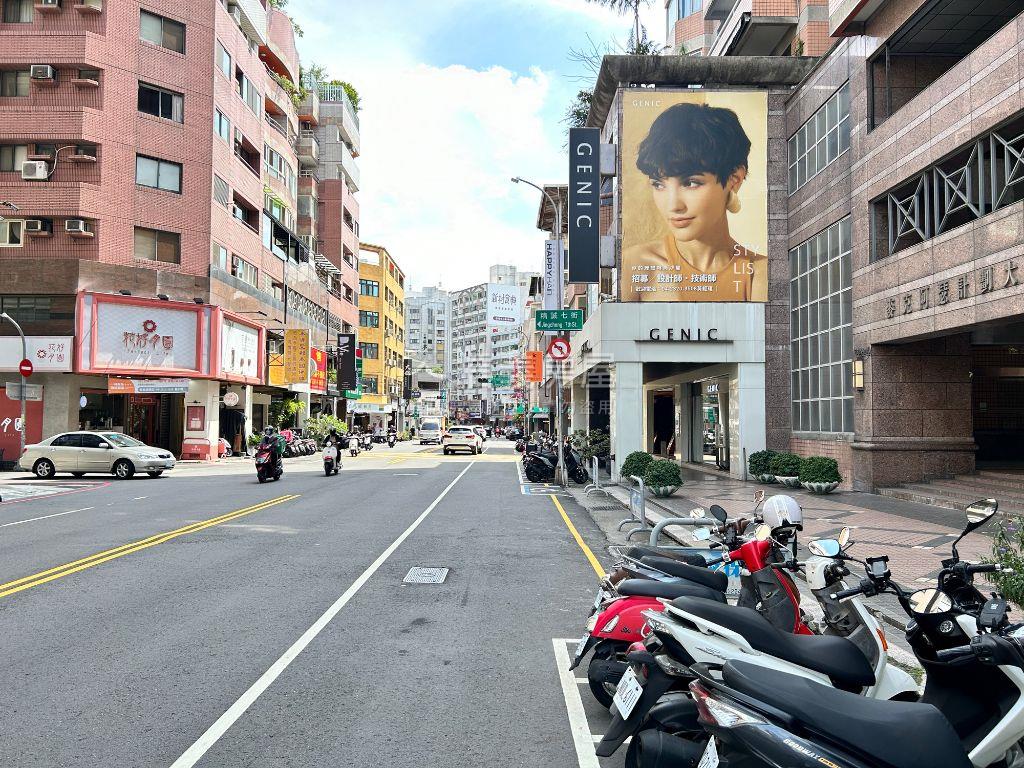 精誠商圈★典藏四房平車房屋室內格局與周邊環境