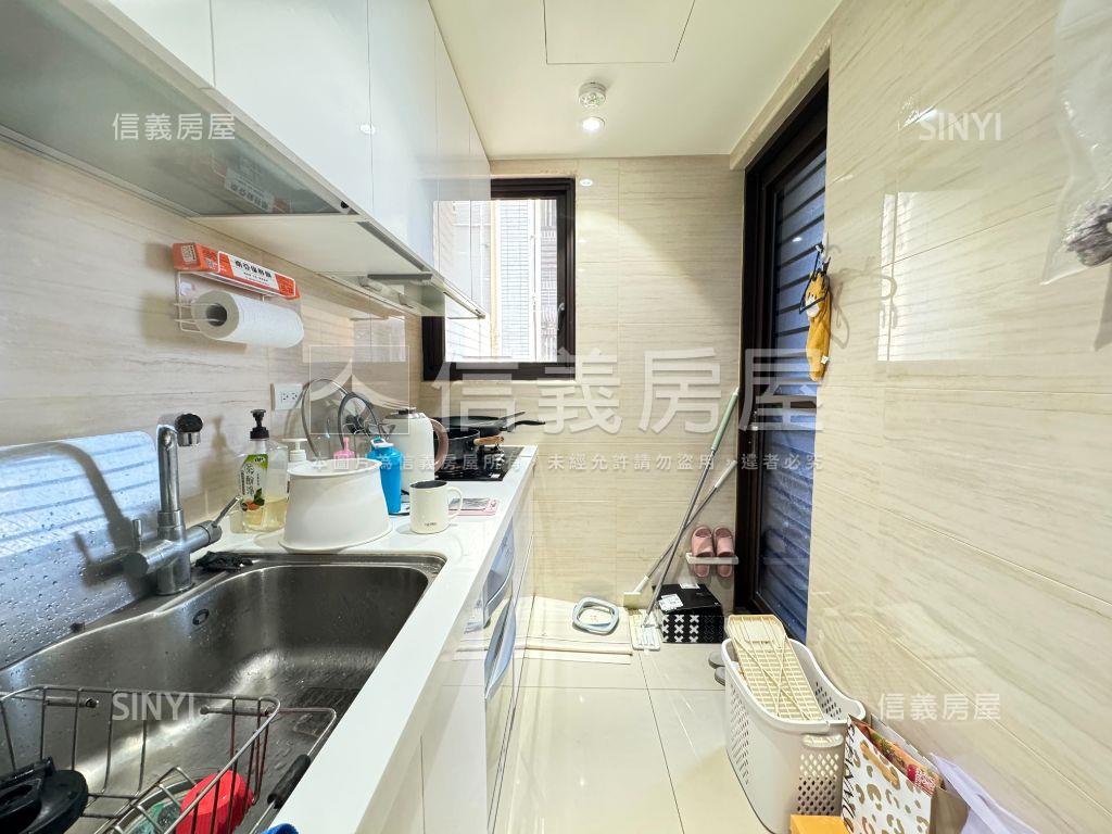 精美捷運景觀邊間兩房車位房屋室內格局與周邊環境