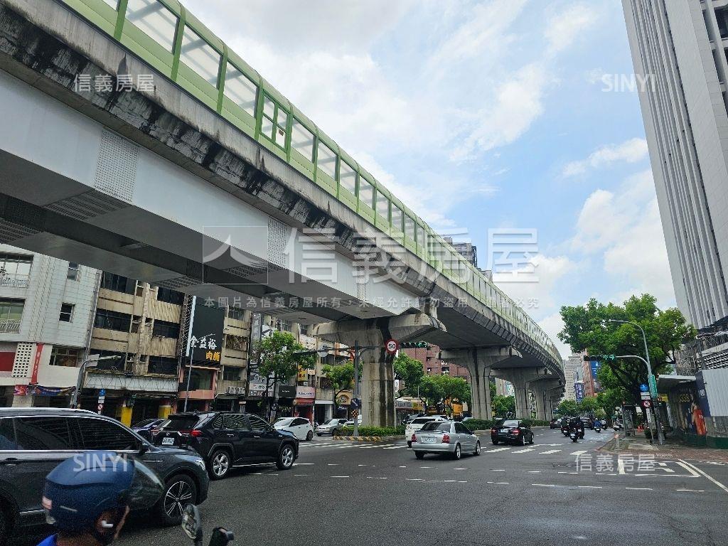 ＶＶＳ１高樓充電車位房屋室內格局與周邊環境