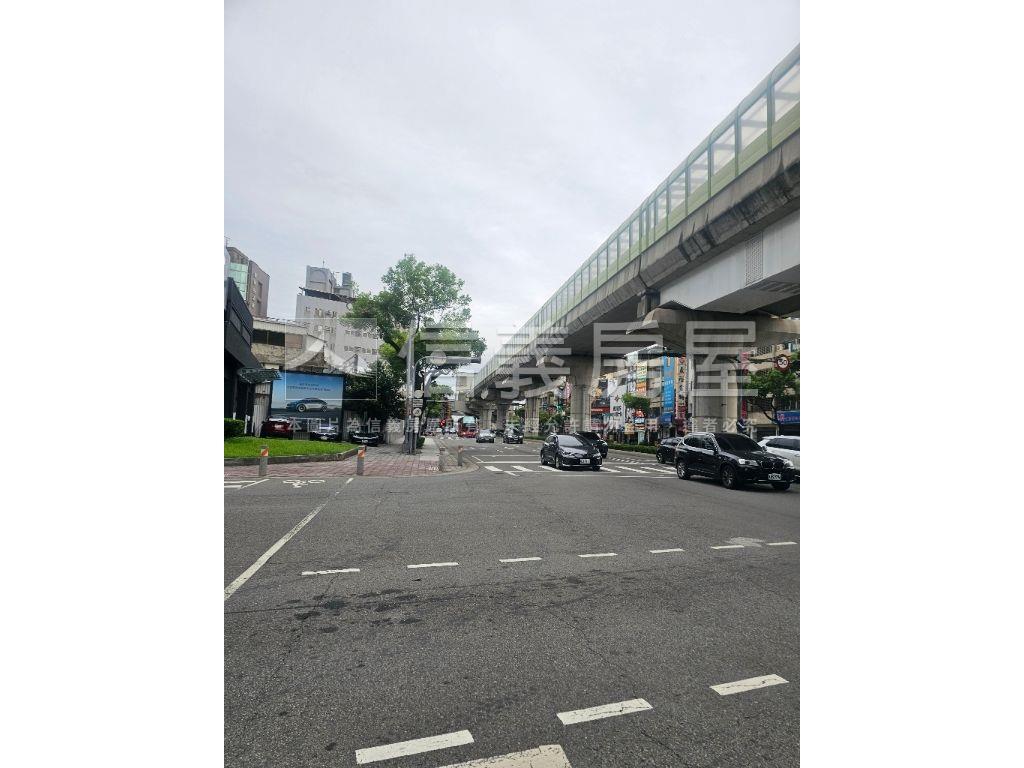 ＶＶＳ１高樓充電車位房屋室內格局與周邊環境