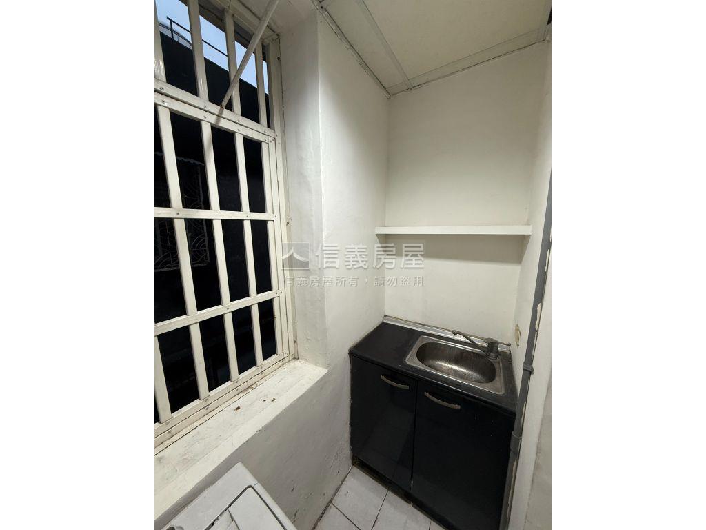 近Ａ２２站隔套收租美寓房屋室內格局與周邊環境