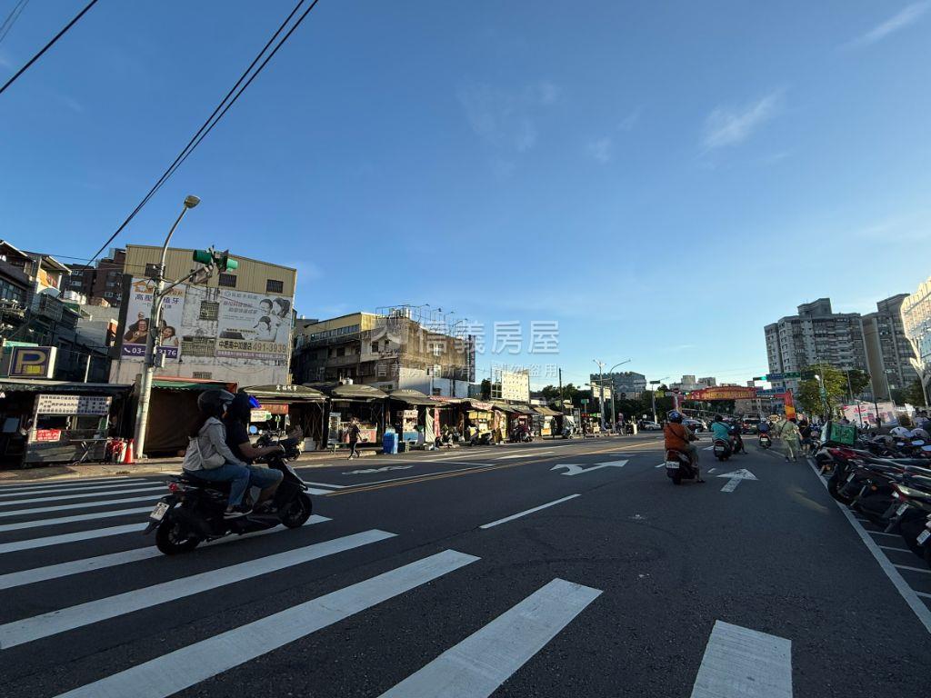 近Ａ２２站隔套收租美寓房屋室內格局與周邊環境