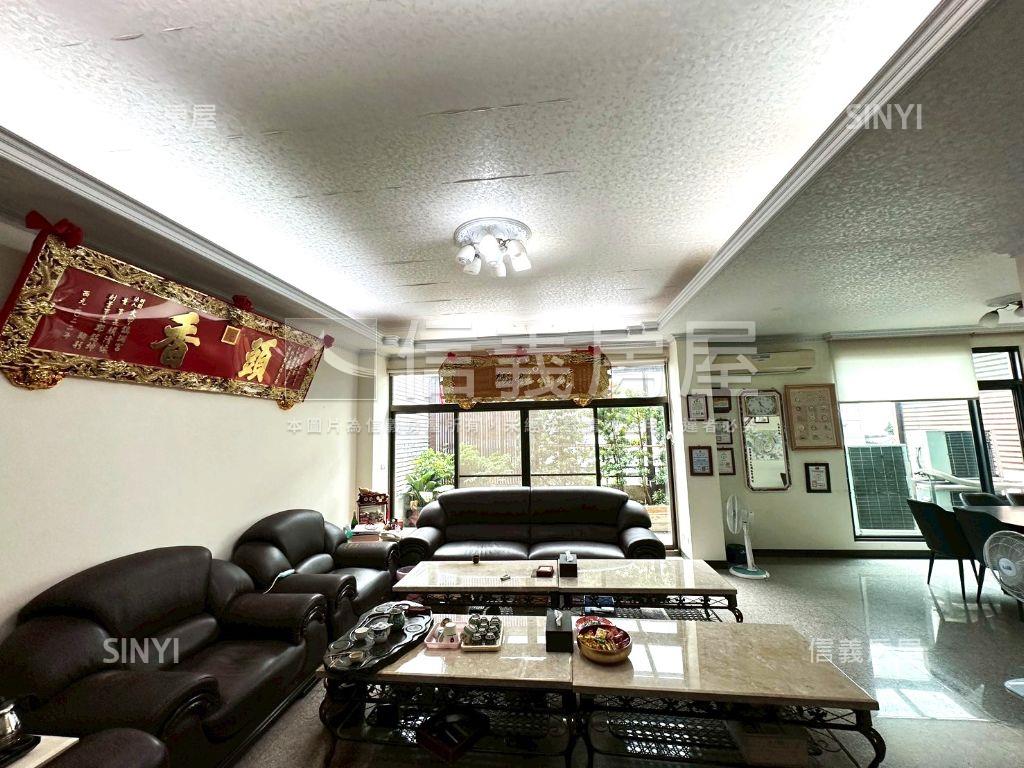 酷１１期大面寬雙店面房屋室內格局與周邊環境