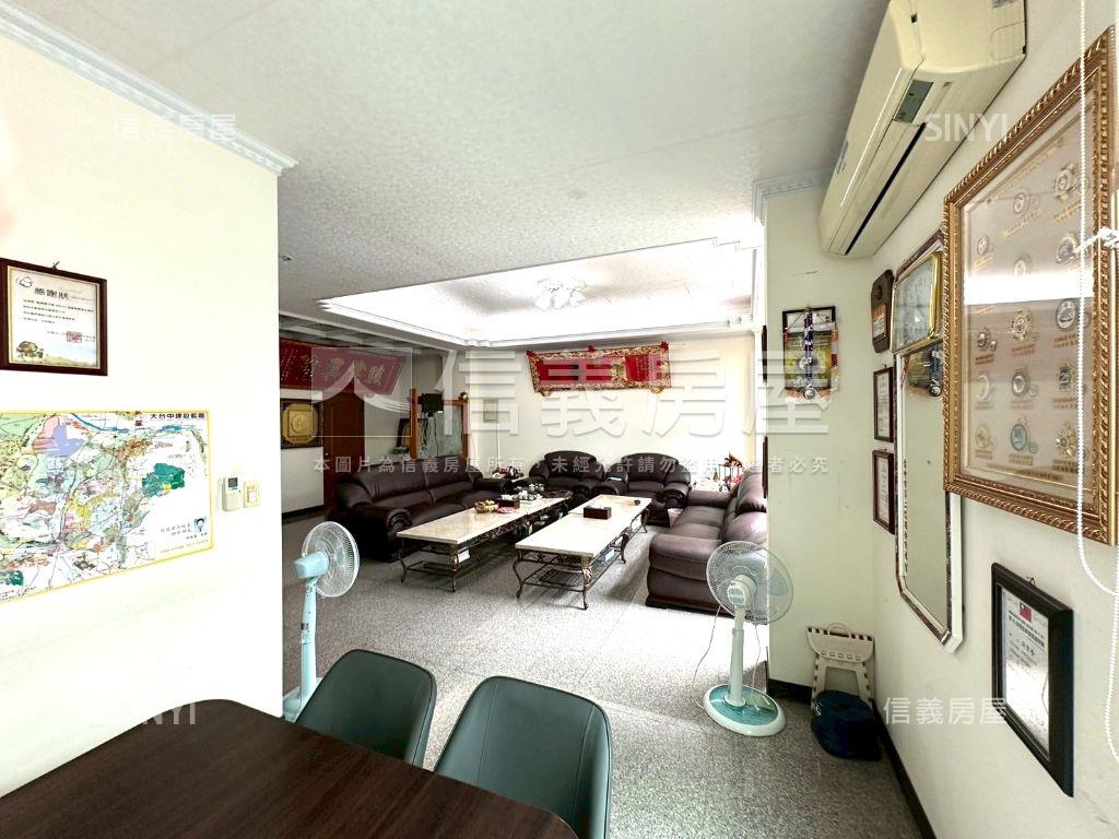 酷１１期大面寬雙店面房屋室內格局與周邊環境