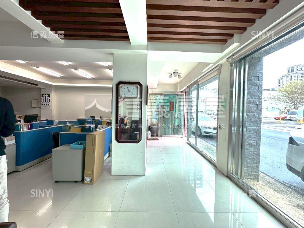 酷１１期大面寬雙店面房屋室內格局與周邊環境