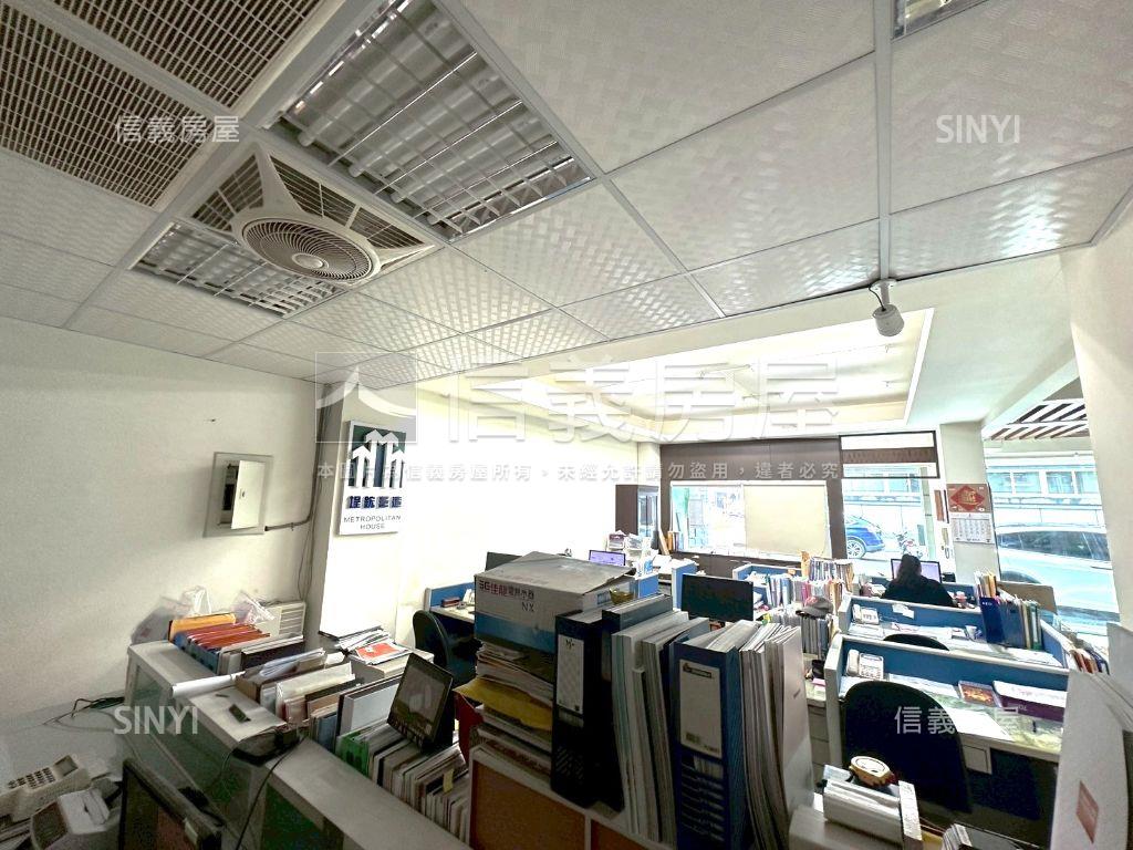 酷１１期大面寬雙店面房屋室內格局與周邊環境