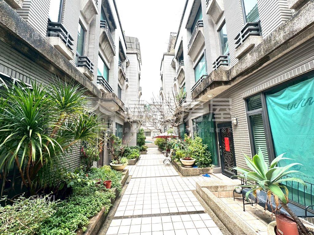 酷１１期大面寬雙店面房屋室內格局與周邊環境