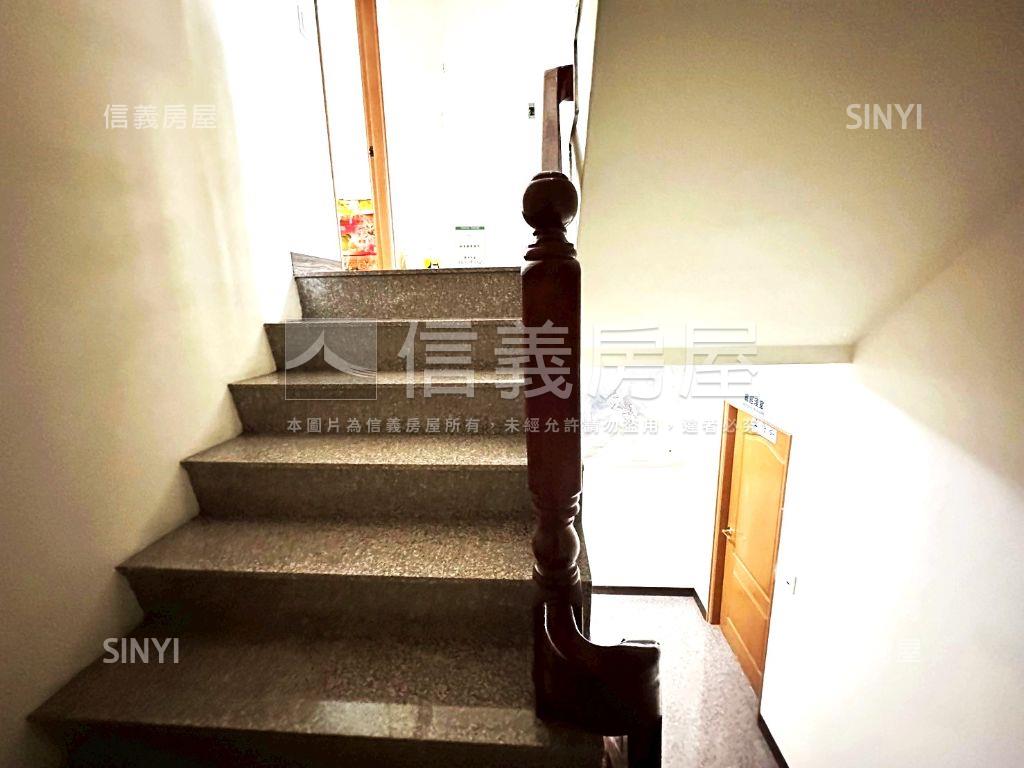 酷１１期大面寬雙店面房屋室內格局與周邊環境