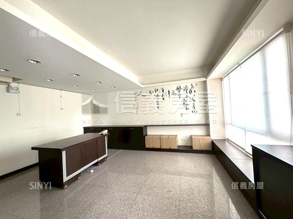 酷１１期大面寬雙店面房屋室內格局與周邊環境