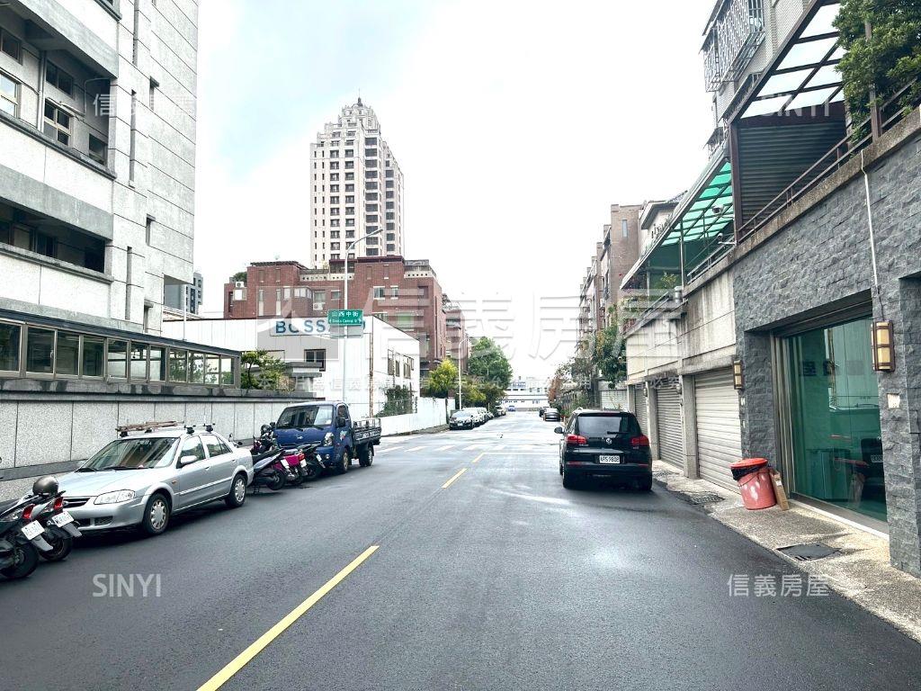 酷１１期大面寬雙店面房屋室內格局與周邊環境