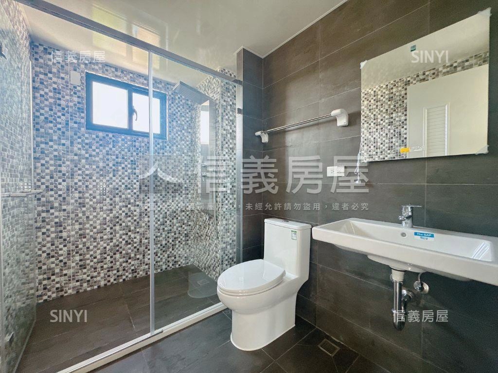 南區新成屋面寬車墅房屋室內格局與周邊環境