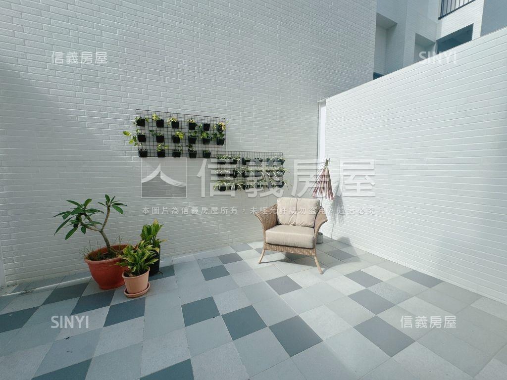 南區新成屋面寬車墅房屋室內格局與周邊環境