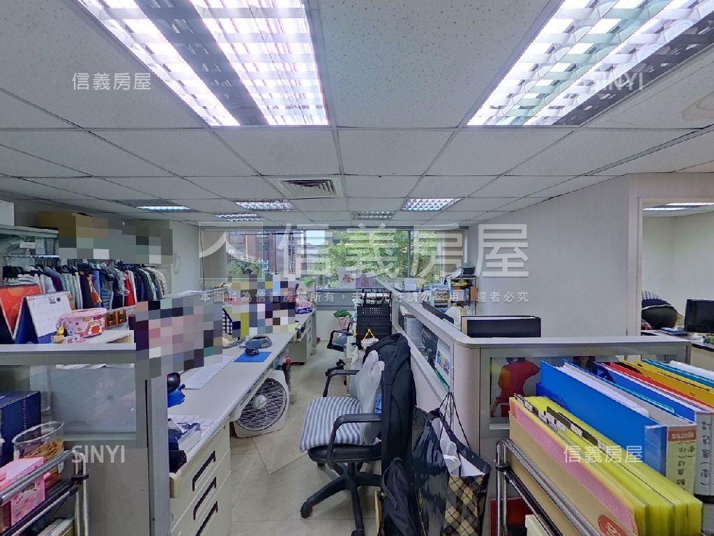 信義區基隆路純辦附車位房屋室內格局與周邊環境