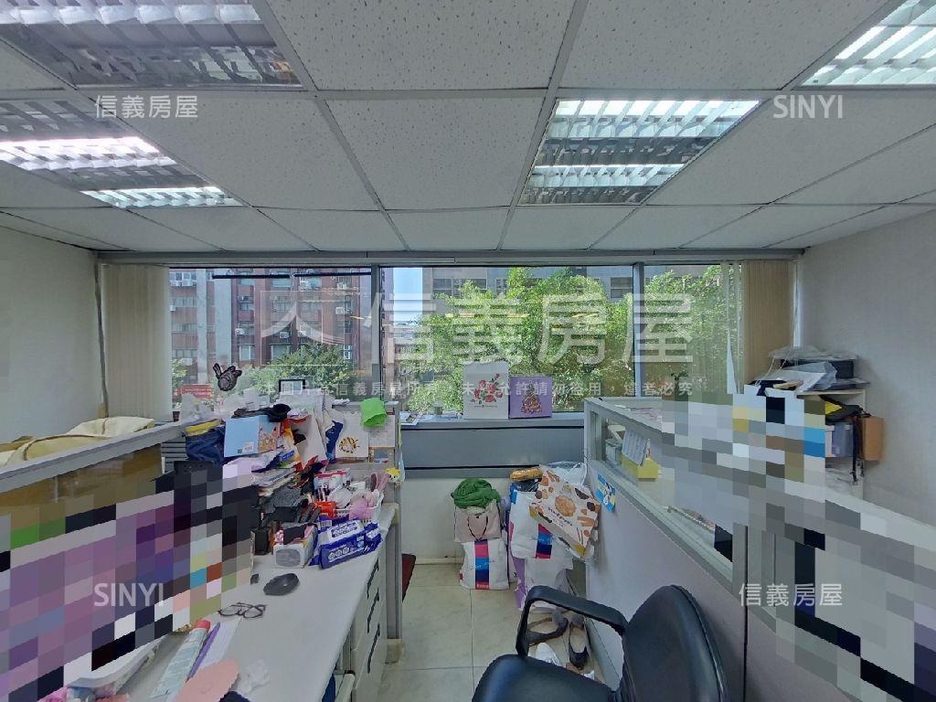 信義區基隆路純辦附車位房屋室內格局與周邊環境