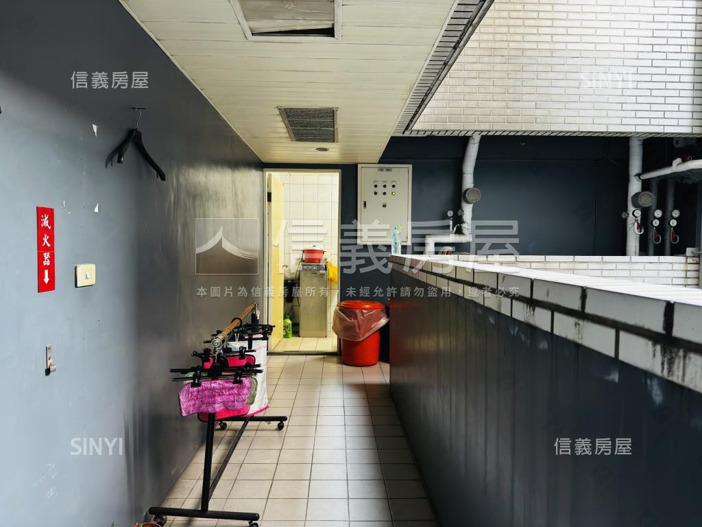 信義區基隆路純辦附車位房屋室內格局與周邊環境