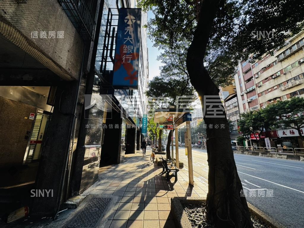 信義區基隆路純辦附車位房屋室內格局與周邊環境