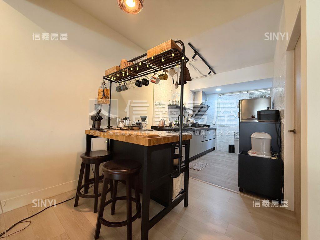 捷運小碧潭大面採光美寓房屋室內格局與周邊環境