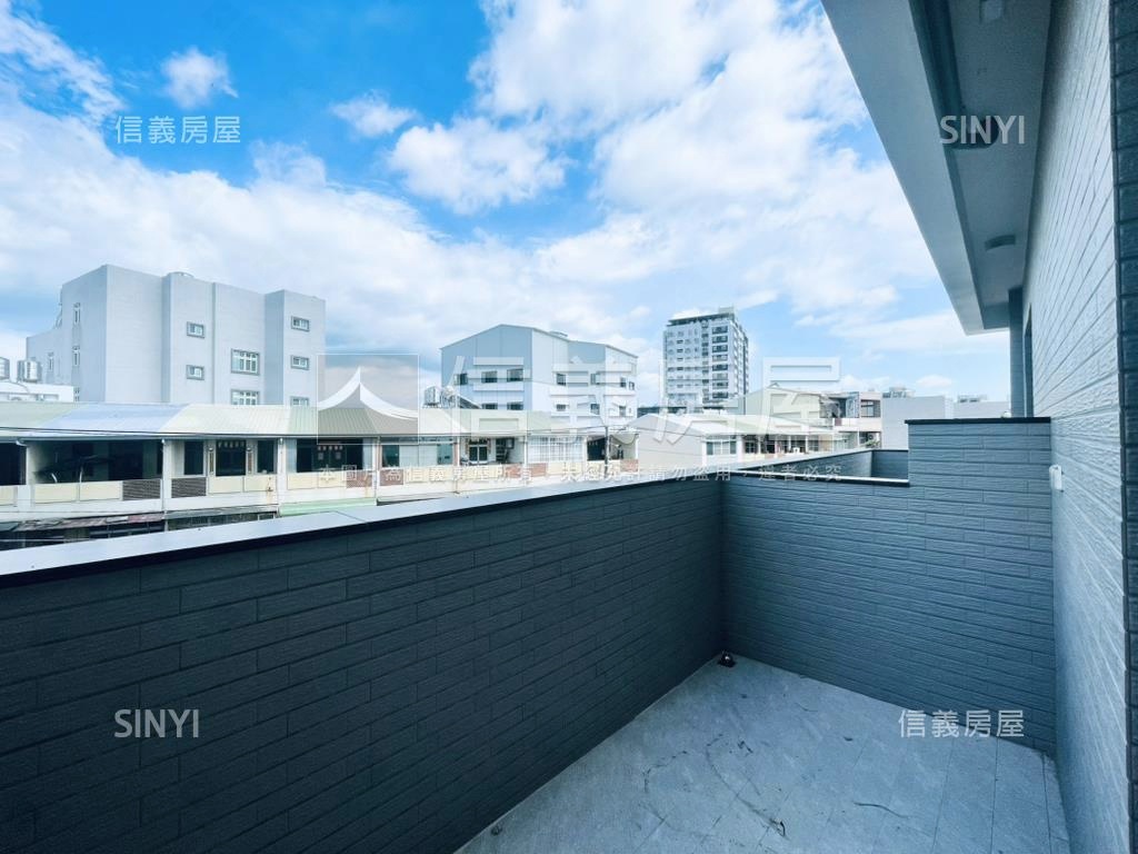 上禾２挑高店面房屋室內格局與周邊環境