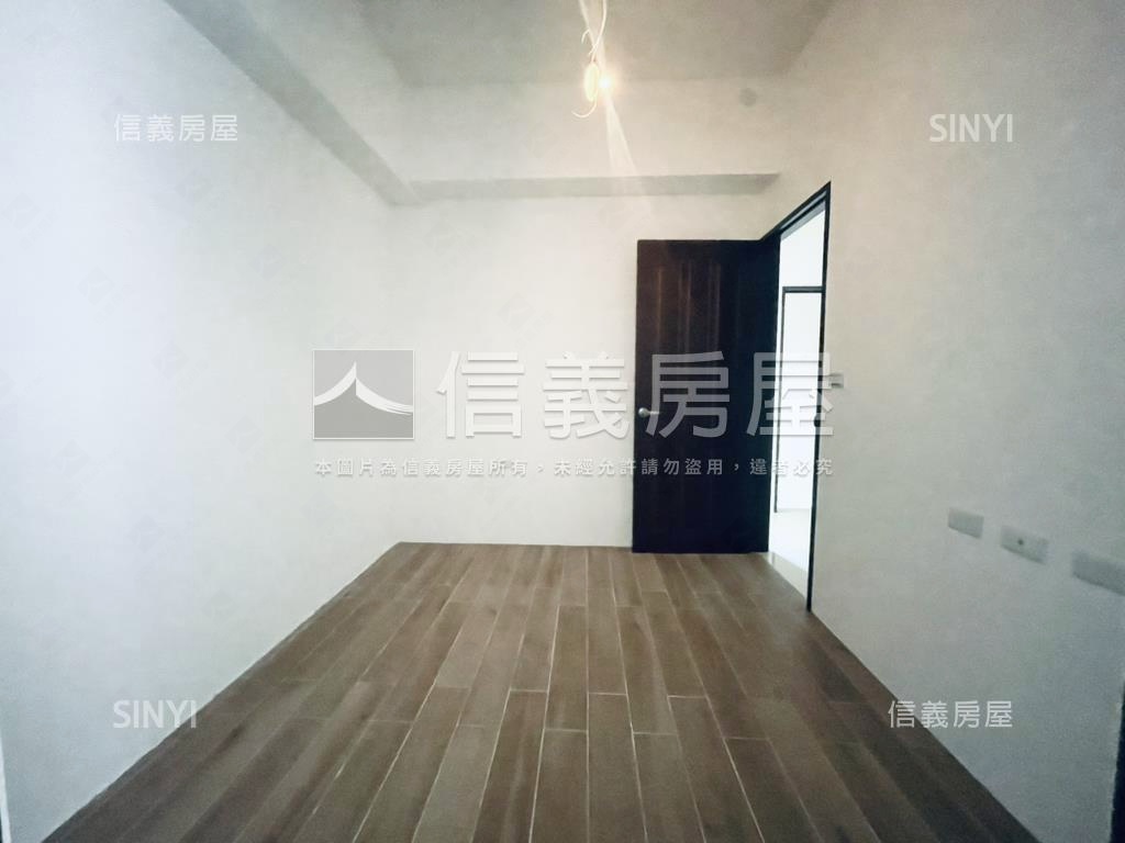 上禾２挑高店面房屋室內格局與周邊環境
