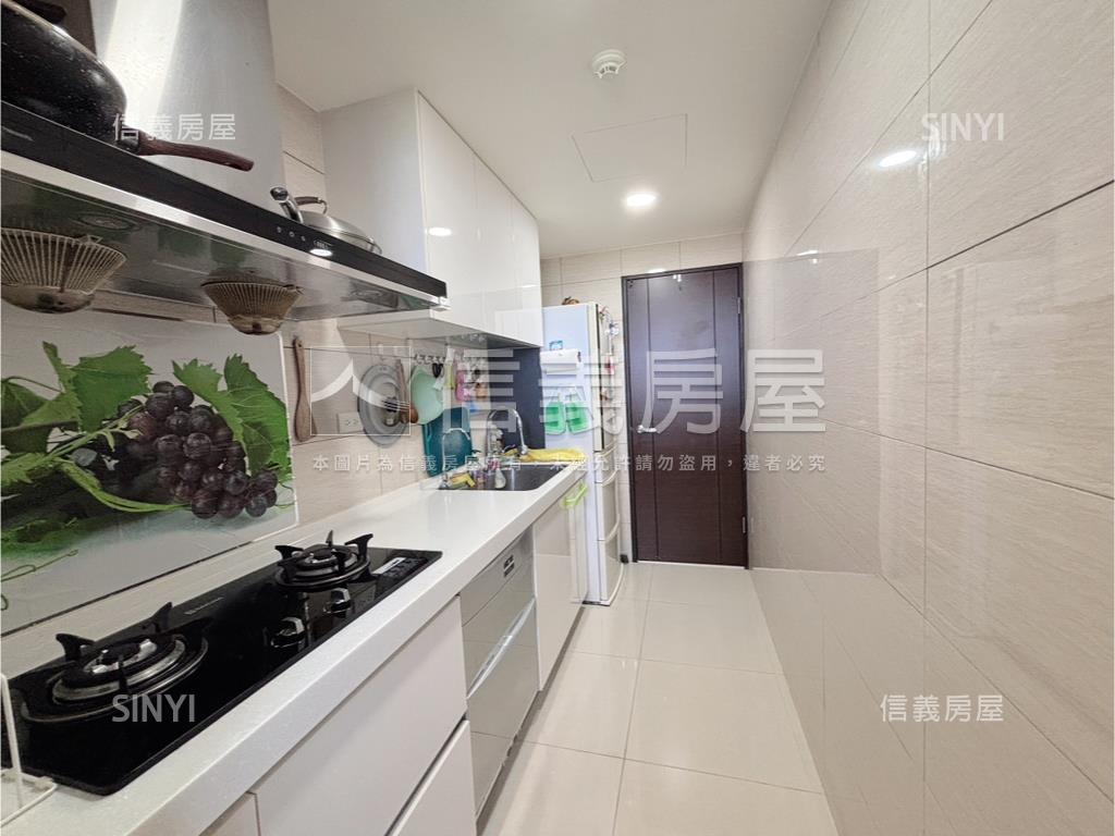 新潤海灣景觀３房車位房屋室內格局與周邊環境