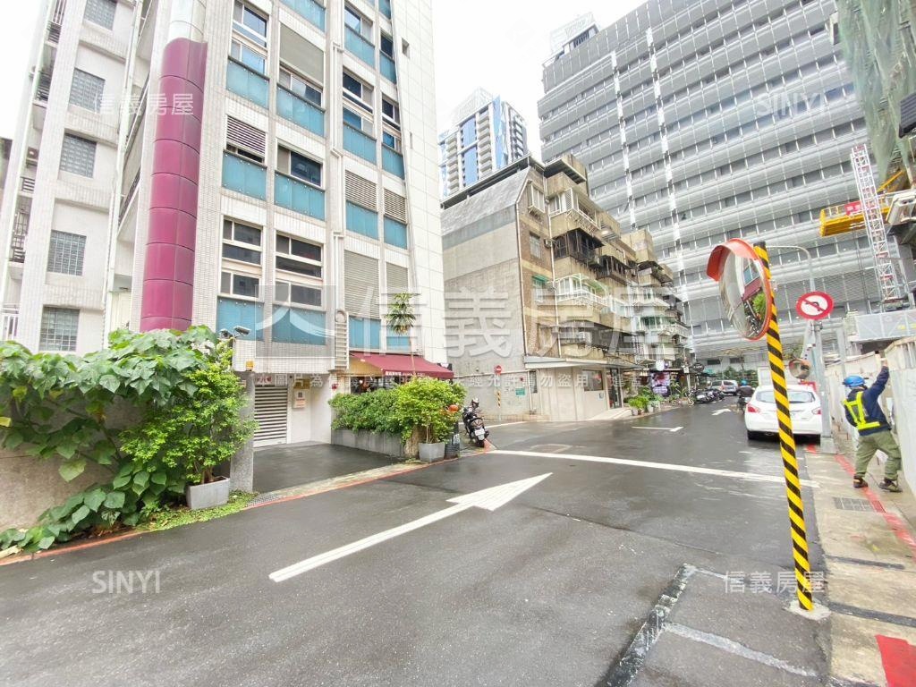 忠孝復興稀有車位房屋室內格局與周邊環境
