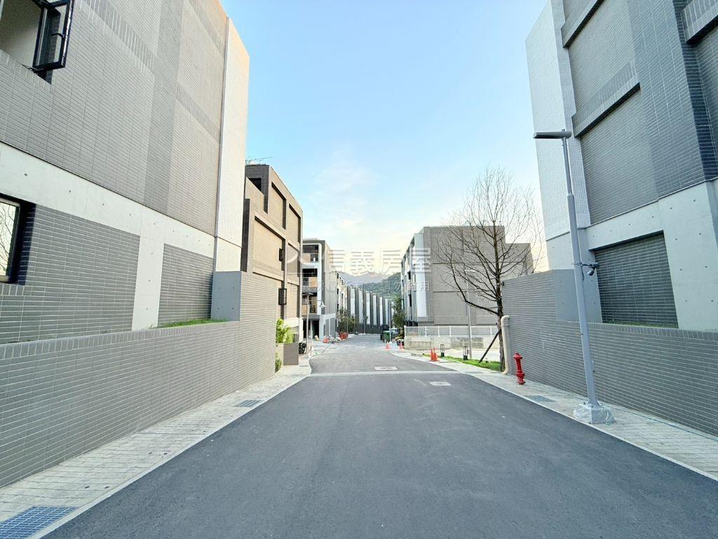 新北近捷運站全新電梯透天房屋室內格局與周邊環境