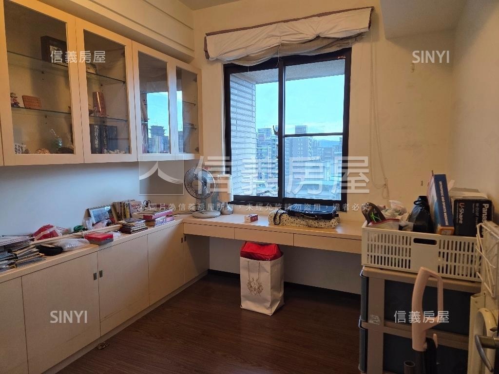 香榭麗舍美景三房平面車位房屋室內格局與周邊環境