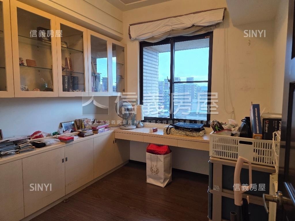香榭麗舍美景三房平面車位房屋室內格局與周邊環境