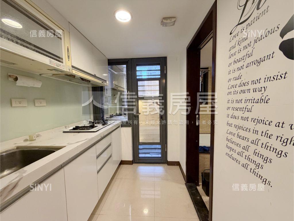 新板特區‧時尚裝潢小豪宅房屋室內格局與周邊環境