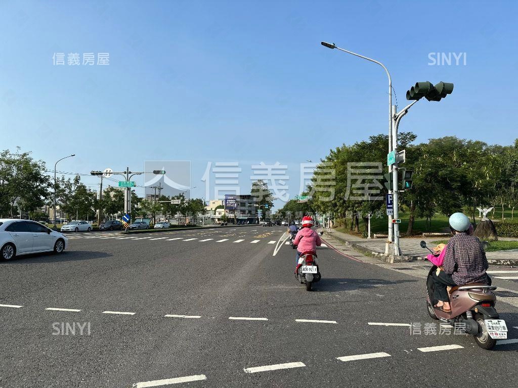 左營舊城熱鬧大路結市金店房屋室內格局與周邊環境