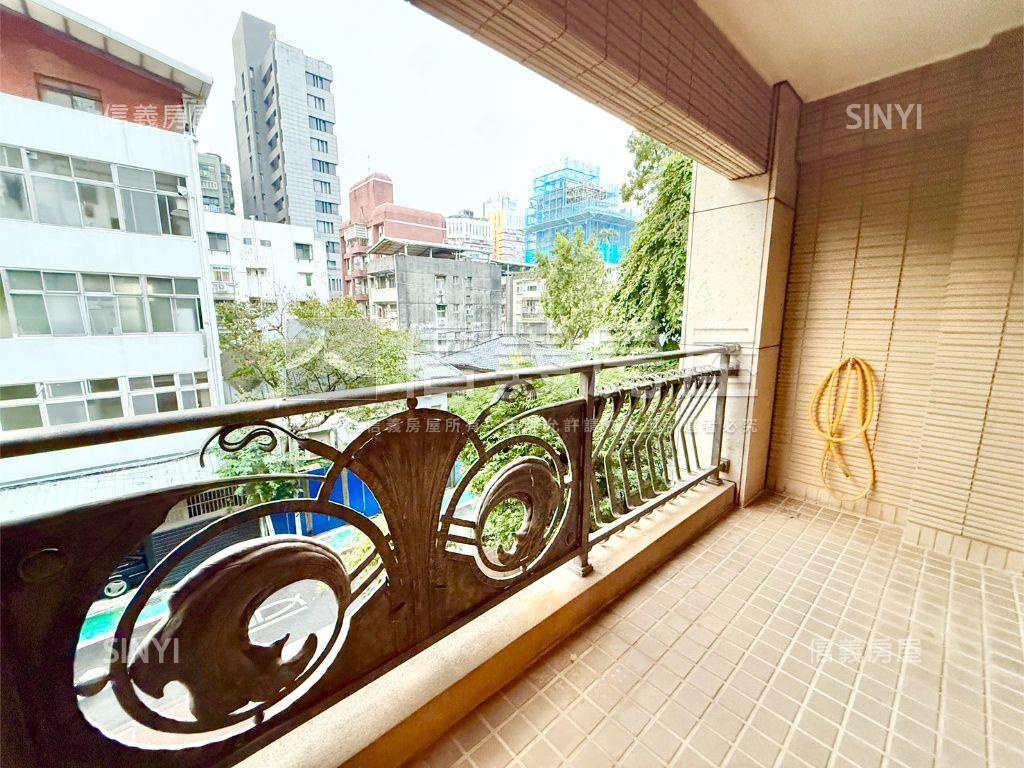 大安森學苑龍門採光三房車房屋室內格局與周邊環境