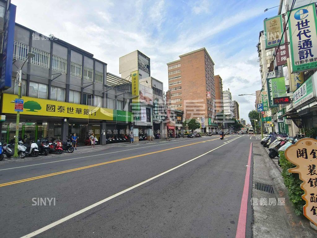中山路透店地坪８４．１坪房屋室內格局與周邊環境