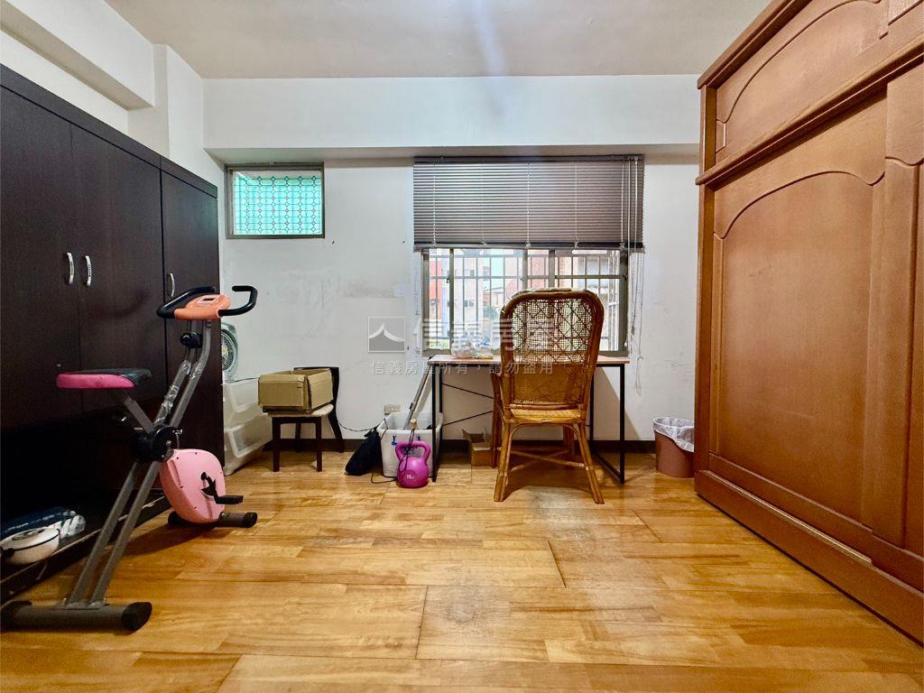 長億琉璃透天房屋室內格局與周邊環境