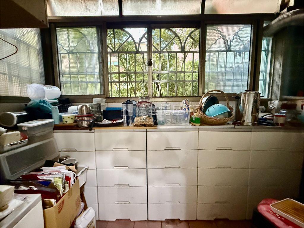 長億琉璃透天房屋室內格局與周邊環境