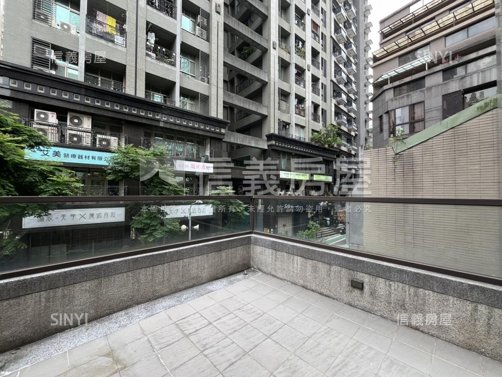 明昌精典稀有露臺兩房房屋室內格局與周邊環境