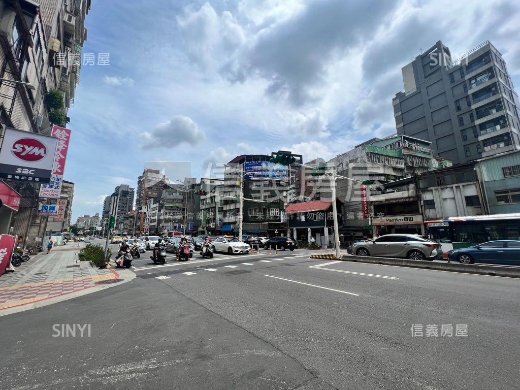 捷運～邊間金店面房屋室內格局與周邊環境