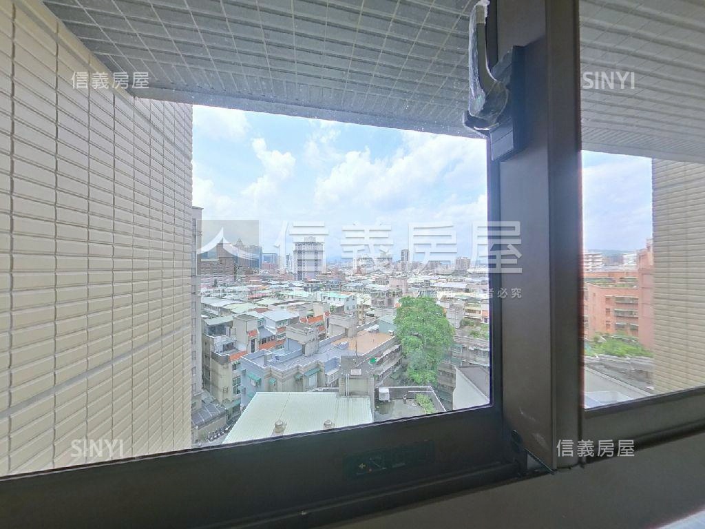 新埔英倫公園三房車位房屋室內格局與周邊環境
