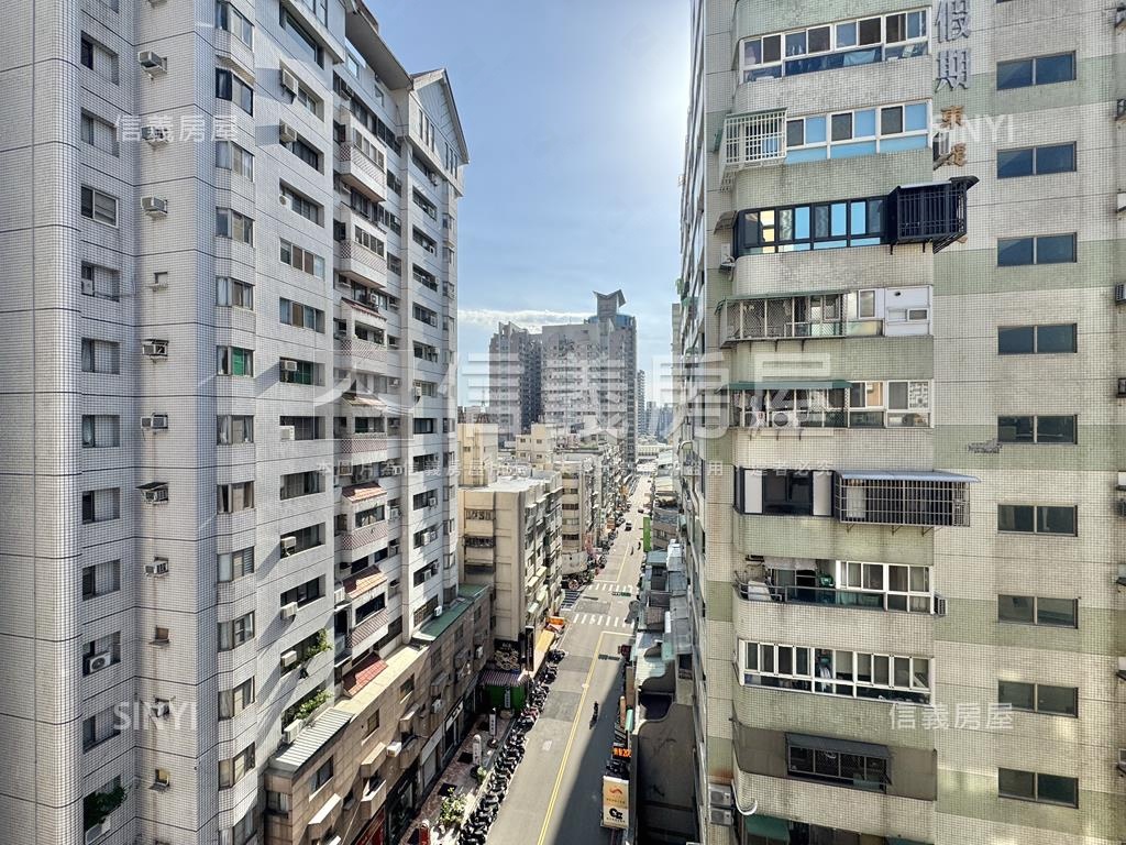 五期三房高樓附機上車位房屋室內格局與周邊環境