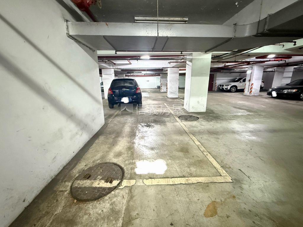 近捷運好視野大三房車位房屋室內格局與周邊環境