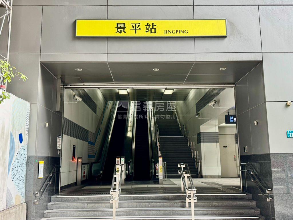 近捷運好視野大三房車位房屋室內格局與周邊環境