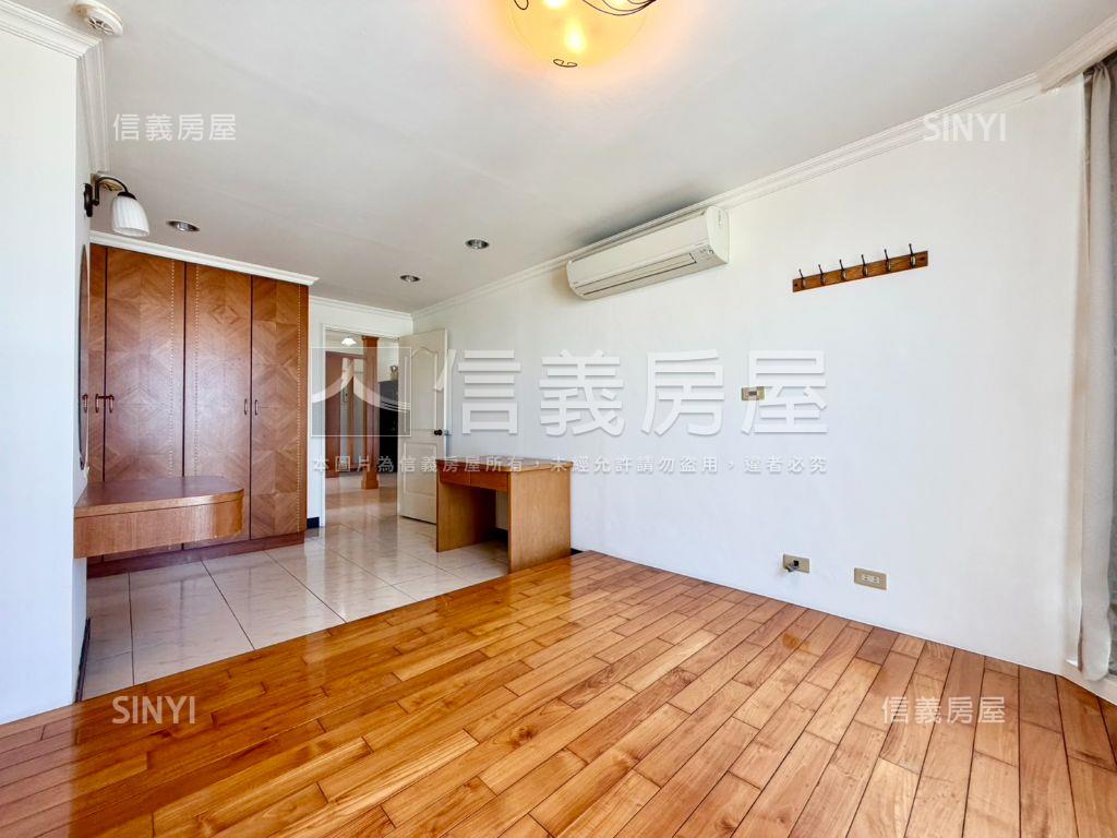 東方紐約屋況優四房平車房屋室內格局與周邊環境