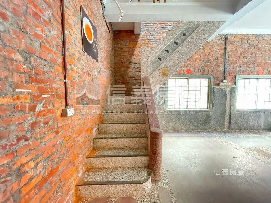 西子灣‧濱海一路透店Ｂ房屋室內格局與周邊環境