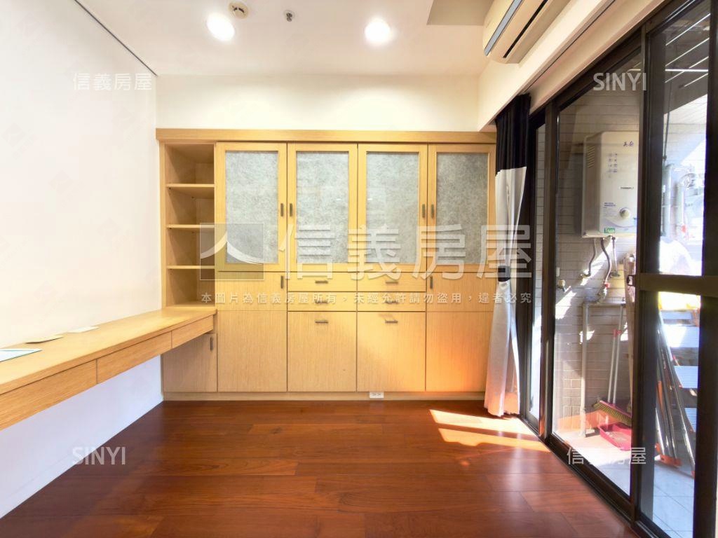 農十六輕軌高樓兩房車位房屋室內格局與周邊環境