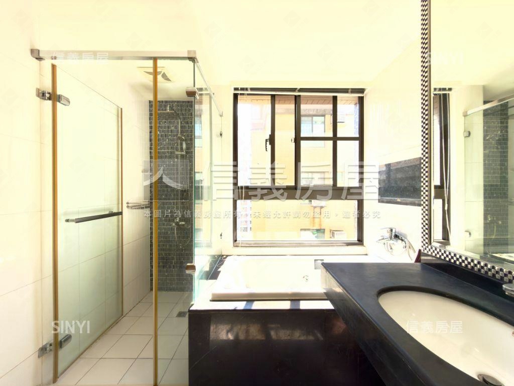 農十六輕軌高樓兩房車位房屋室內格局與周邊環境