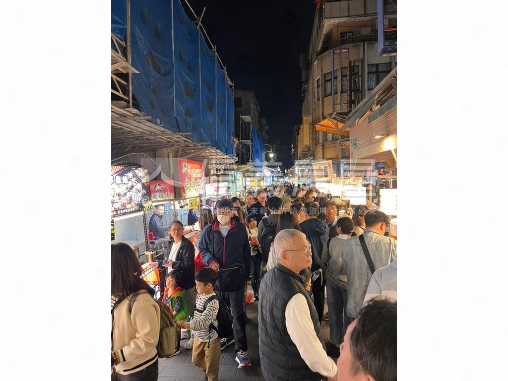 士林夜市黃金大店面房屋室內格局與周邊環境