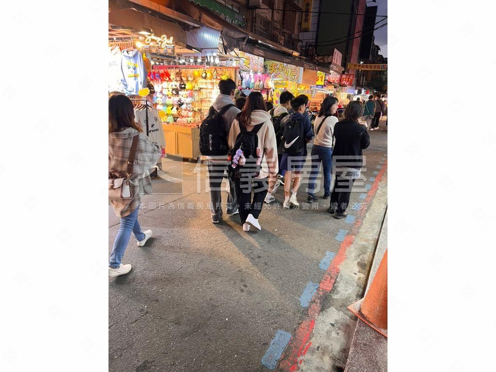 士林夜市黃金大店面房屋室內格局與周邊環境
