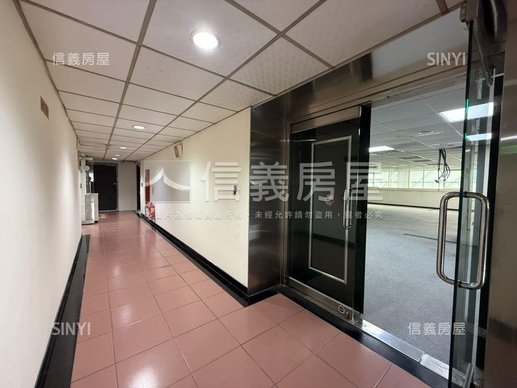 雙捷中和站商業用附車位房屋室內格局與周邊環境